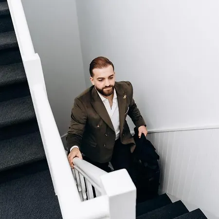 Atomihotel: Contemporary Comfort Steps From The Atomium! Jette