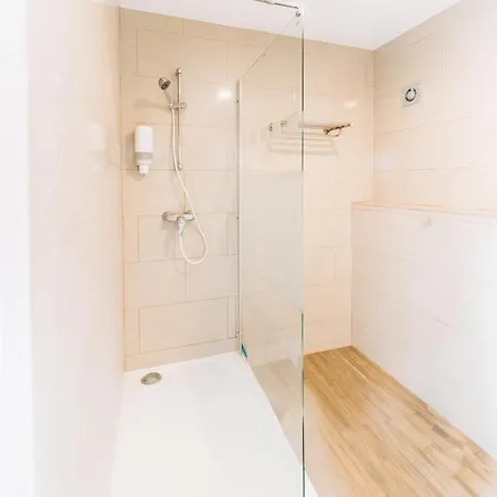 Atomihotel: Contemporary Comfort Steps From The Atomium! Hotel Jette